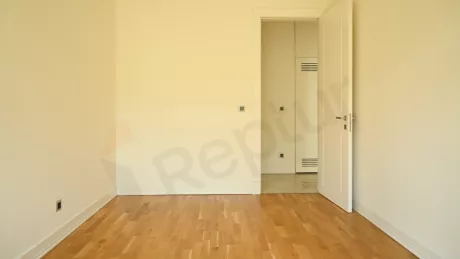 Продаётся 4-х ком. 178 м² квартира на 1-м этаже, в новостройке бизнес-класса, в центре города