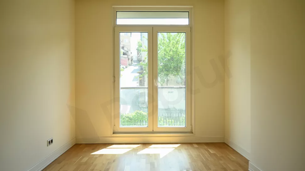 Продаётся 4-х ком. 178 м² квартира на 1-м этаже, в новостройке бизнес-класса, в центре города