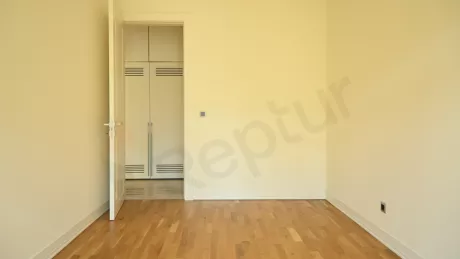 Продаётся 4-х ком. 178 м² квартира на 1-м этаже, в новостройке бизнес-класса, в центре города