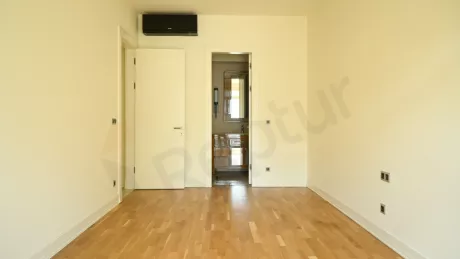 Продаётся 4-х ком. 178 м² квартира на 1-м этаже, в новостройке бизнес-класса, в центре города