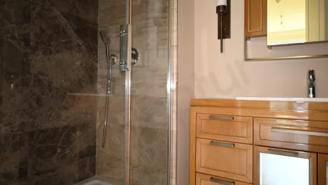 Продаётся 4-х ком. 178 м² квартира на 1-м этаже, в новостройке бизнес-класса, в центре города