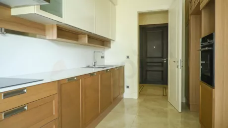 Продаётся 4-х ком. 178 м² квартира на 1-м этаже, в новостройке бизнес-класса, в центре города