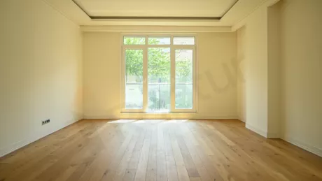 Продаётся 4-х ком. 178 м² квартира на 1-м этаже, в новостройке бизнес-класса, в центре города