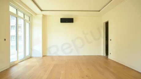 Продаётся 4-х ком. 178 м² квартира на 1-м этаже, в новостройке бизнес-класса, в центре города