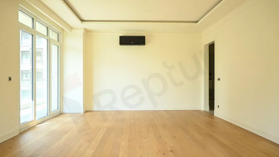 Продаётся 4-х ком. 178 м² квартира на 1-м этаже, в новостройке бизнес-класса, в центре города