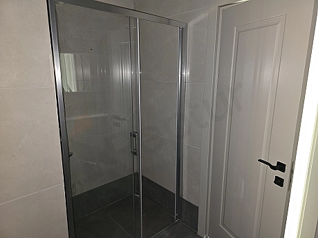 Изображение ванной комнаты современного дизайна.