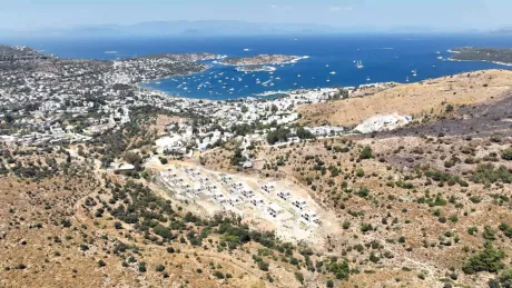 Элитная вилла с видом на море и высоким потолком в Тюркбюкю