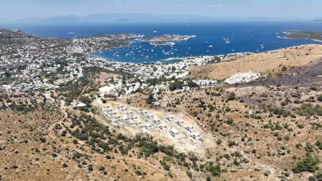 Элитная вилла с видом на море и высоким потолком в Тюркбюкю
