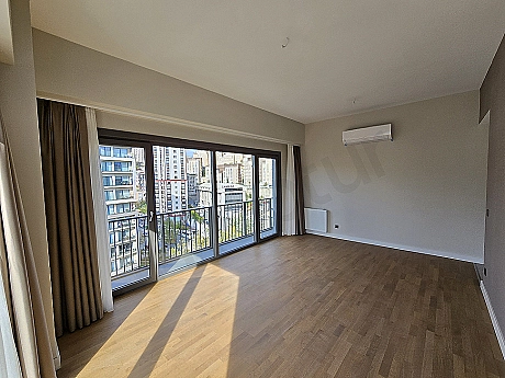 Продажа 2+1 в Кагытхане – Просторная Квартира (121 м²) с Балконом и Закрытой Кухней