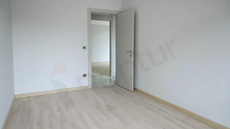 Квартира в Стамбуле: продаётся 6-к, 266 м², на 3-м этаже, с отд. кухней