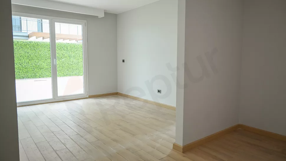 Квартира в Стамбуле: продаётся 6-к, 266 м², на 3-м этаже, с отд. кухней