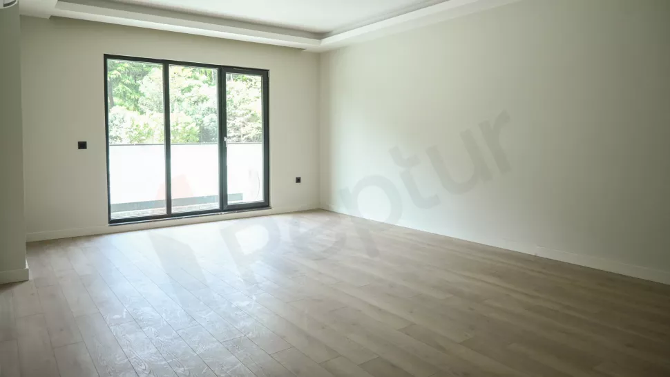 Квартира в Стамбуле: продаётся 3-комнатная, 145 м², с ремонтом, 1-й этаж