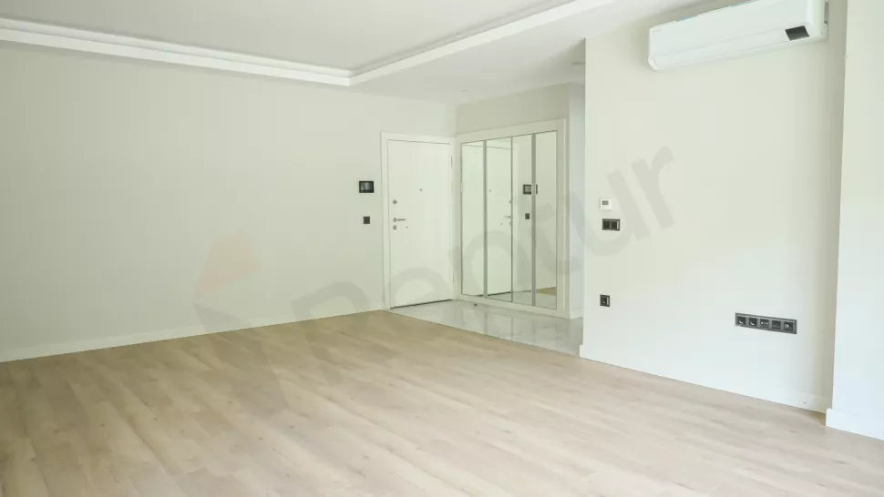 Квартира в Стамбуле: продаётся 3-комнатная, 145 м², с ремонтом, 1-й этаж