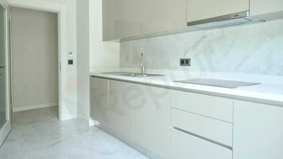 Квартира в Стамбуле: продаётся 3-комнатная, 145 м², с ремонтом, 1-й этаж
