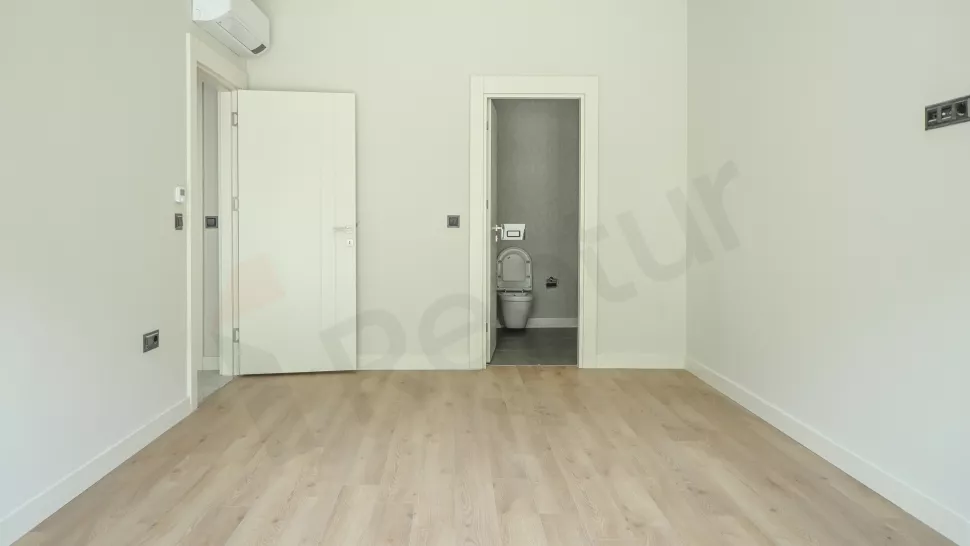 Квартира в Стамбуле: продаётся 3-комнатная, 145 м², с ремонтом, 1-й этаж