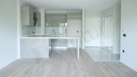 Квартира в Стамбуле: продаётся 4-комнатная, 144 м², с ремонтом, 1-й этаж