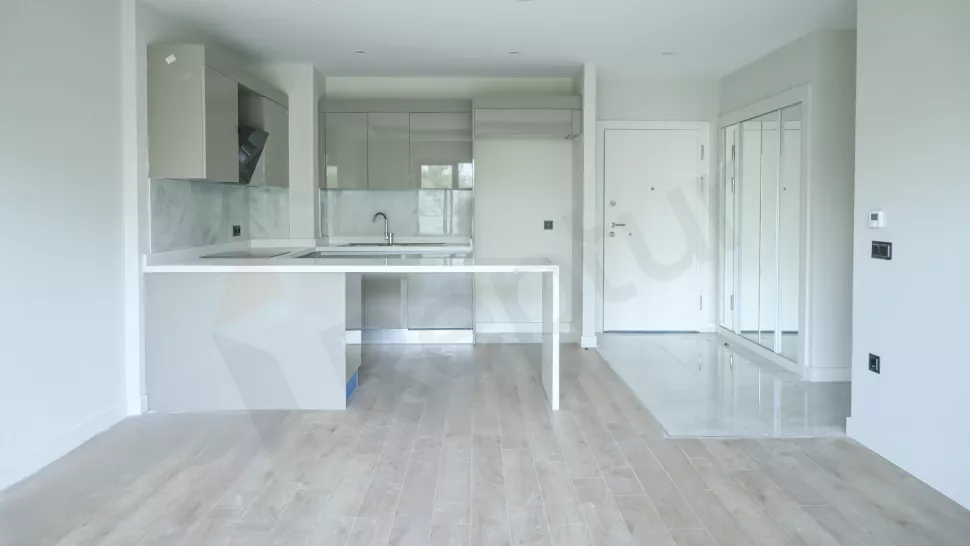 Квартира в Стамбуле: продаётся 4-комнатная, 144 м², с ремонтом, 1-й этаж