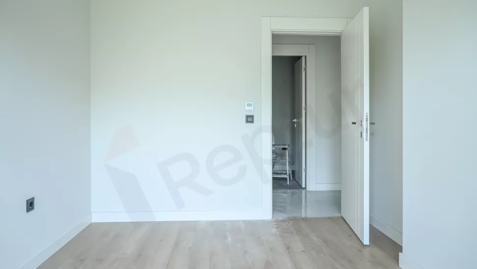Квартира в Стамбуле: продаётся 4-комнатная, 144 м², с ремонтом, 1-й этаж