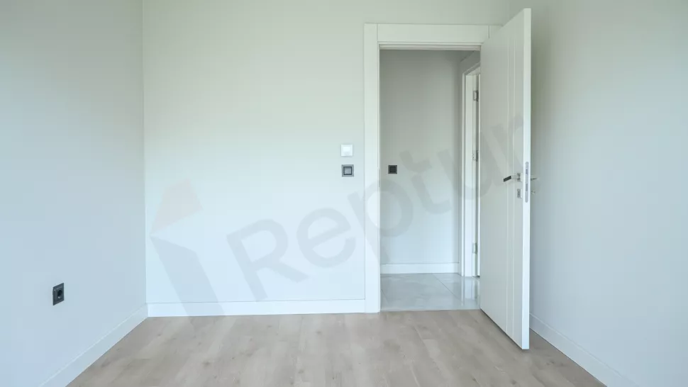 Квартира в Стамбуле: продаётся 4-комнатная, 144 м², с ремонтом, 1-й этаж