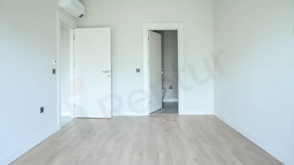 Квартира в Стамбуле: продаётся 4-комнатная, 144 м², с ремонтом, 1-й этаж
