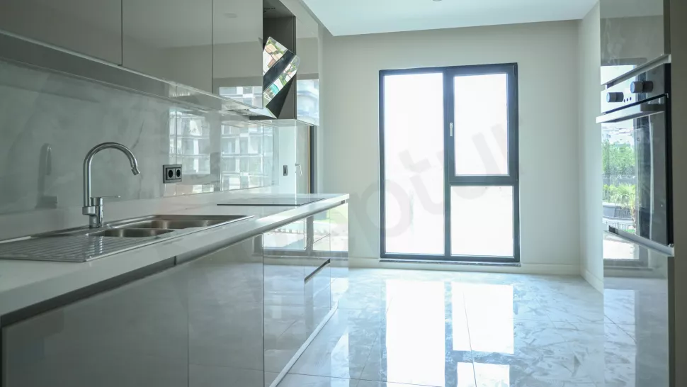 Квартира в Стамбуле: продаётся 4-комнатная, 180 м², с ремонтом, 1-й этаж