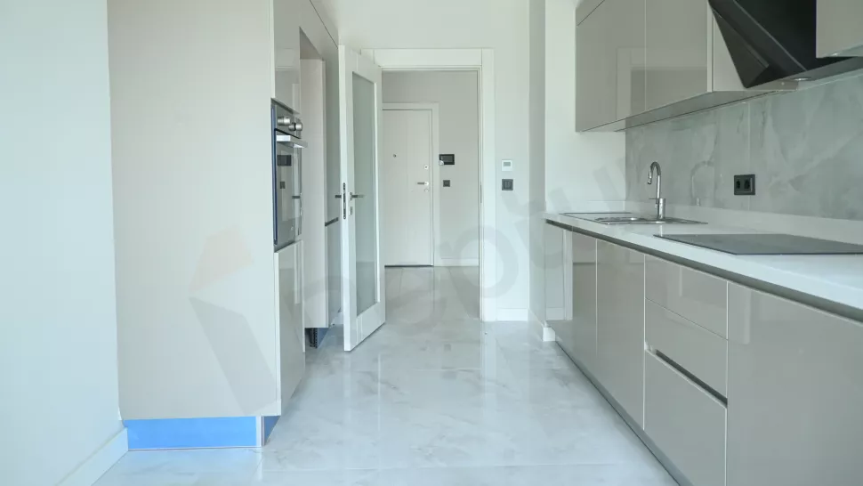 Квартира в Стамбуле: продаётся 4-комнатная, 180 м², с ремонтом, 1-й этаж