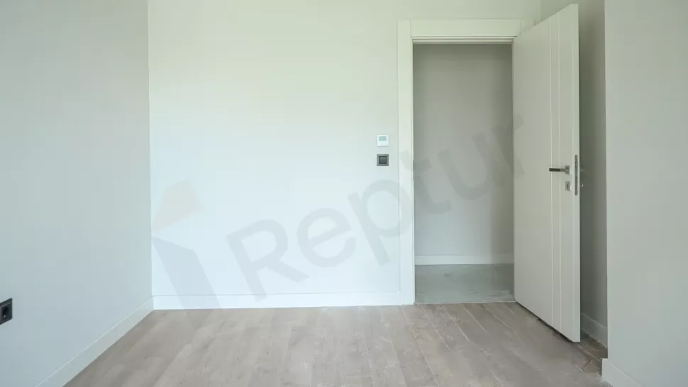 Квартира в Стамбуле: продаётся 4-комнатная, 180 м², с ремонтом, 1-й этаж