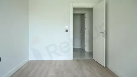 Квартира в Стамбуле: продаётся 4-комнатная, 180 м², с ремонтом, 1-й этаж