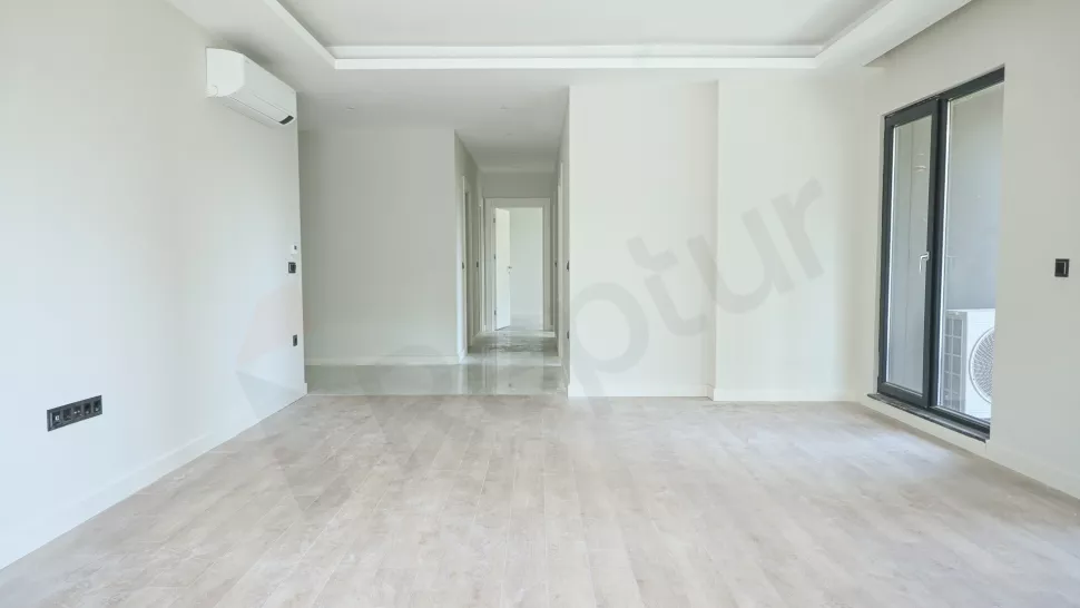 Квартира в Стамбуле: продаётся 4-комнатная, 180 м², с ремонтом, 2-й этаж
