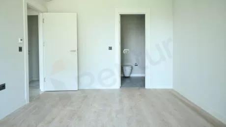 Квартира в Стамбуле: продаётся 4-комнатная, 180 м², с ремонтом, 2-й этаж