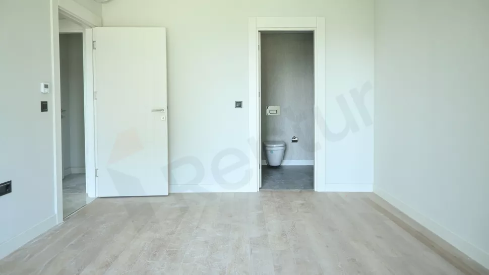Квартира в Стамбуле: продаётся 4-комнатная, 180 м², с ремонтом, 2-й этаж