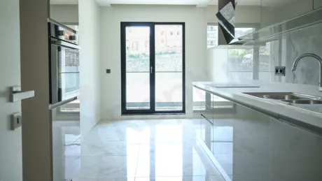 Квартира в Стамбуле: продаётся 4-комнатная, 180 м², с ремонтом, 2-й этаж