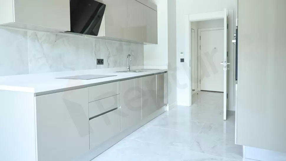 Квартира в Стамбуле: продаётся 4-комнатная, 180 м², с ремонтом, 2-й этаж