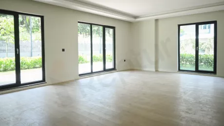 Квартира в Стамбуле: продаётся 5-комнатная, 229 м², на уровне земли