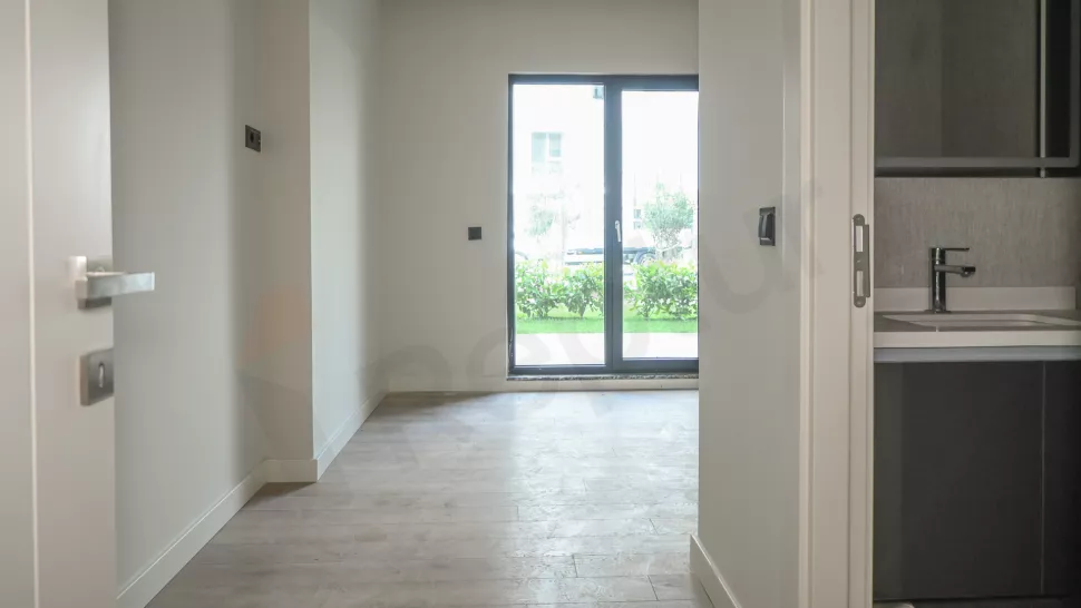 Квартира в Стамбуле: продаётся 5-комнатная, 229 м², на уровне земли