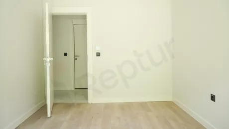Квартира в Стамбуле: продаётся 5-комнатная, 229 м², на уровне земли