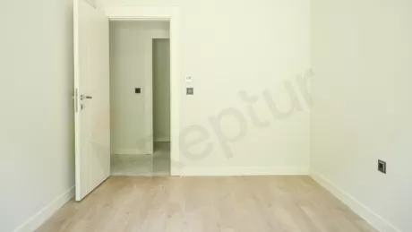 Квартира в Стамбуле: продаётся 5-комнатная, 229 м², на уровне земли