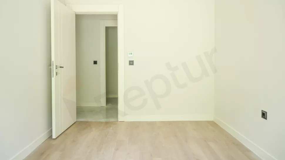 Квартира в Стамбуле: продаётся 5-комнатная, 229 м², на уровне земли