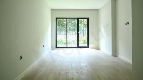 Квартира в Стамбуле: продаётся 5-комнатная, 229 м², на уровне земли