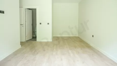 Квартира в Стамбуле: продаётся 5-комнатная, 229 м², на уровне земли