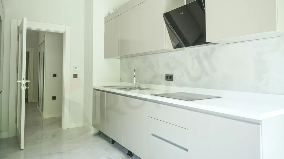 Квартира в Стамбуле: продаётся 5-комнатная, 229 м², на уровне земли