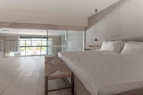 Недвижимость в Бодруме: дом премиум-класса с тремя спальнями и частным пляжем