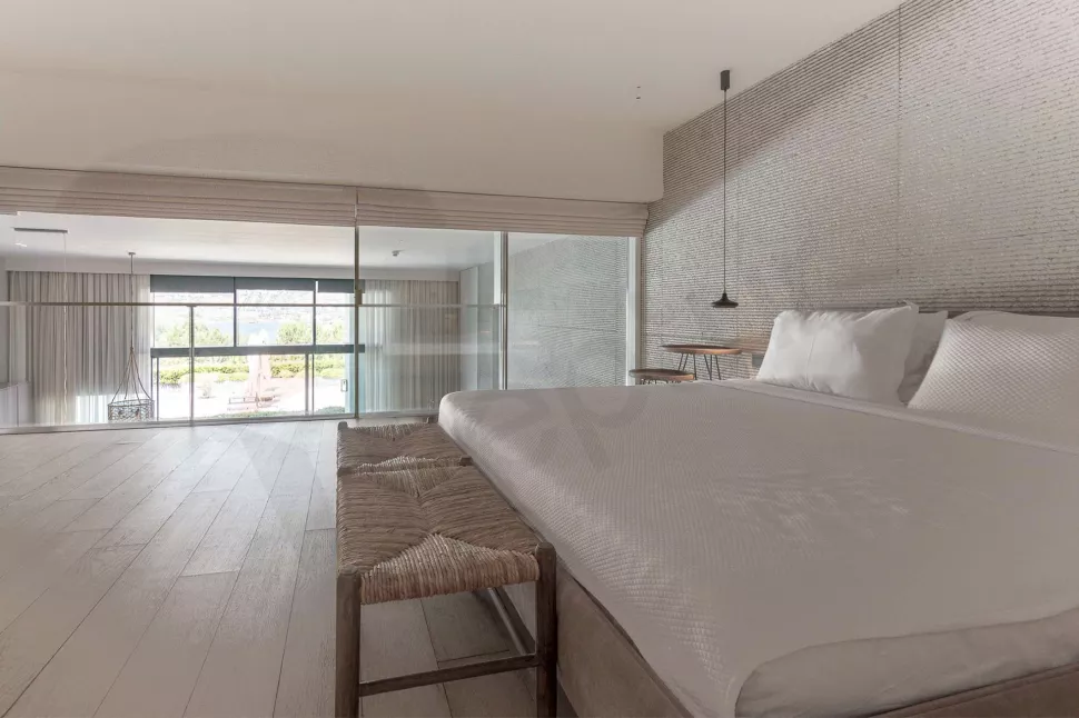 Недвижимость в Бодруме: дом премиум-класса с тремя спальнями и частным пляжем