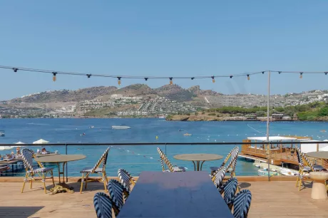 Недвижимость в Бодруме: дом премиум-класса с тремя спальнями и частным пляжем