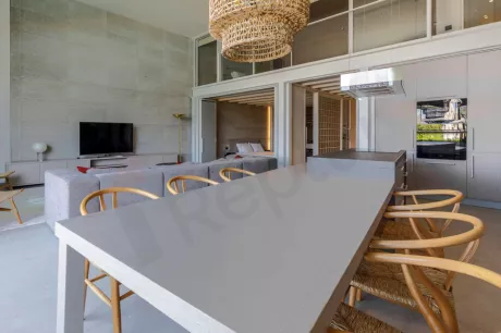 Недвижимость в Бодруме: дом премиум-класса с тремя спальнями и частным пляжем