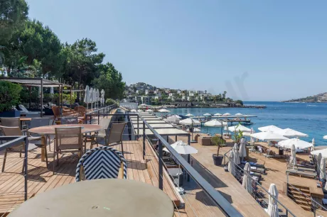 Недвижимость в Бодруме: дом премиум-класса с тремя спальнями и частным пляжем