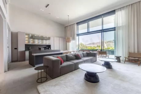 Недвижимость в Бодруме: дом премиум-класса с тремя спальнями и частным пляжем