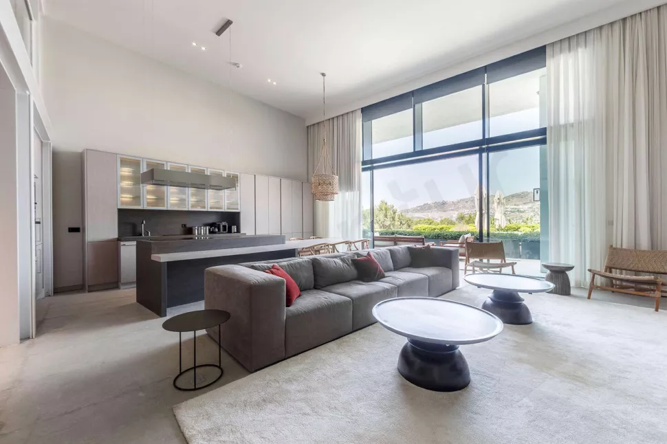 Недвижимость в Бодруме: дом премиум-класса с тремя спальнями и частным пляжем