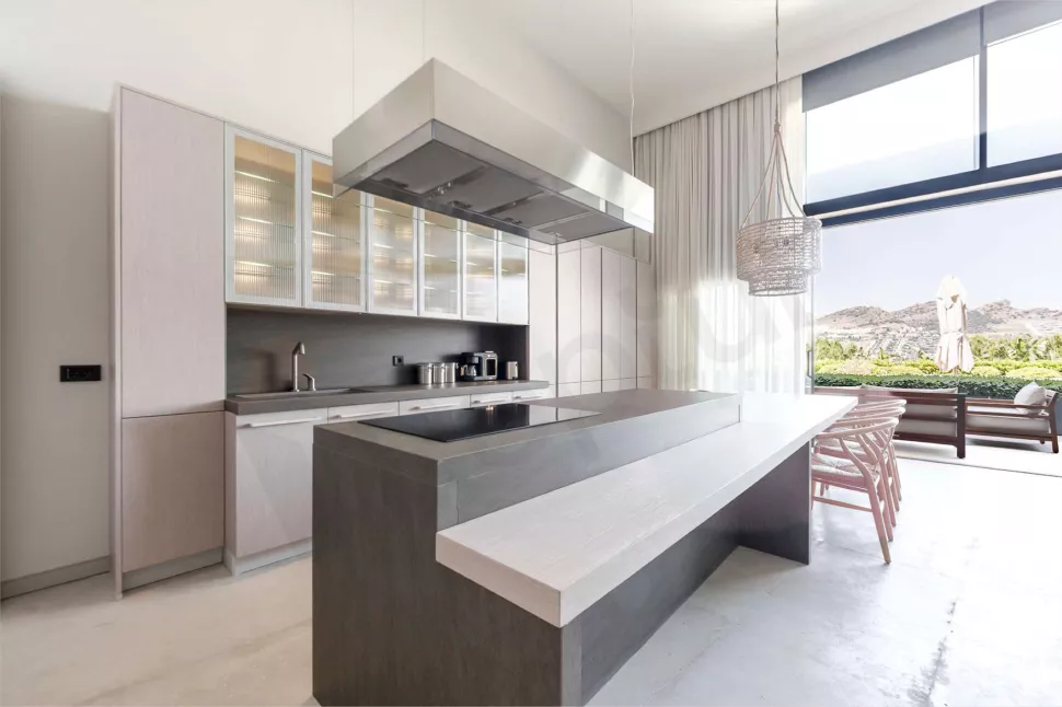 Недвижимость в Бодруме: дом премиум-класса с тремя спальнями и частным пляжем