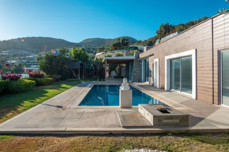 Недвижимость в Бодруме: продаётся люкс-вилла 4+1 с бассейном и видом на природу